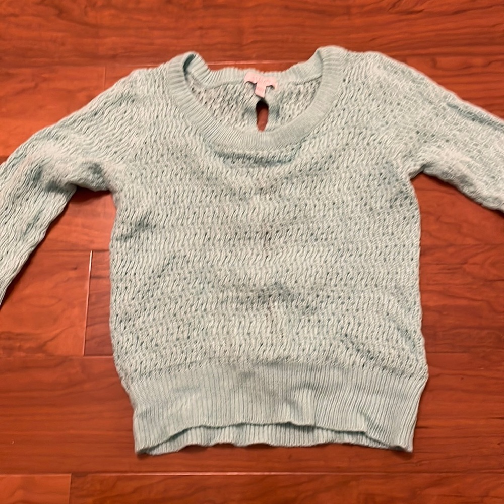 Delia light green sweater
